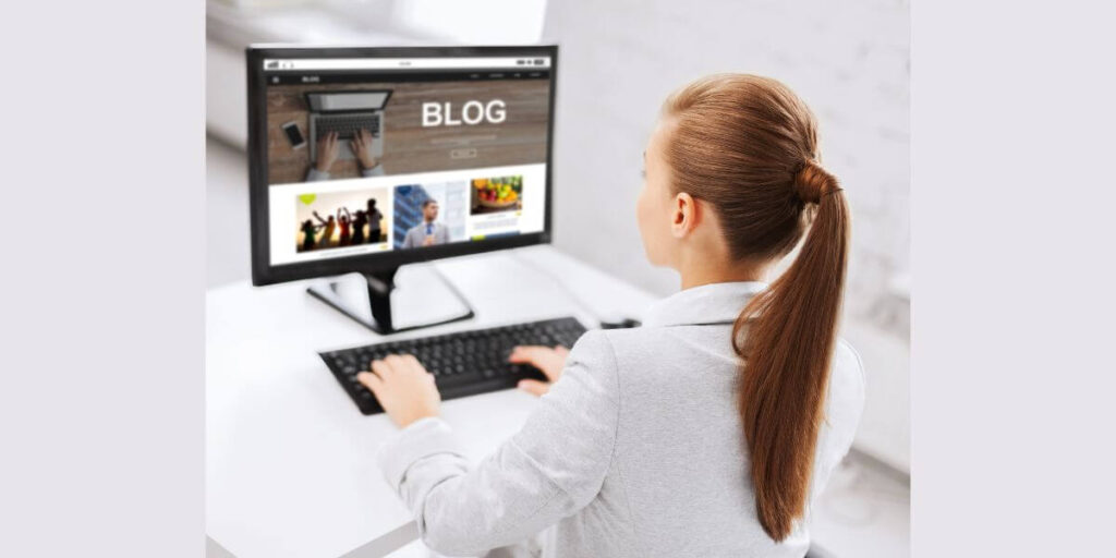 Woman learning how to build a blog