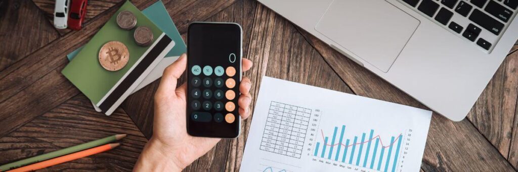 A person working out how much money do you need to start affiliate marketing